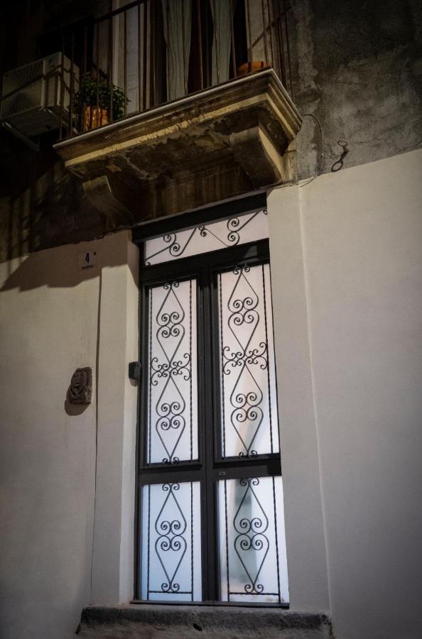 شقة Ad Un Passo Dal Centro كاتانيا المظهر الخارجي الصورة